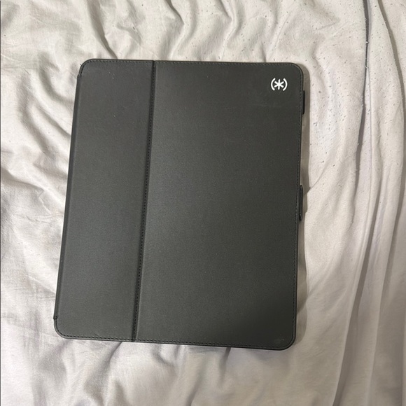 Speck Black Tablet Case 13 inch iPad Air - Picture 1 of 1